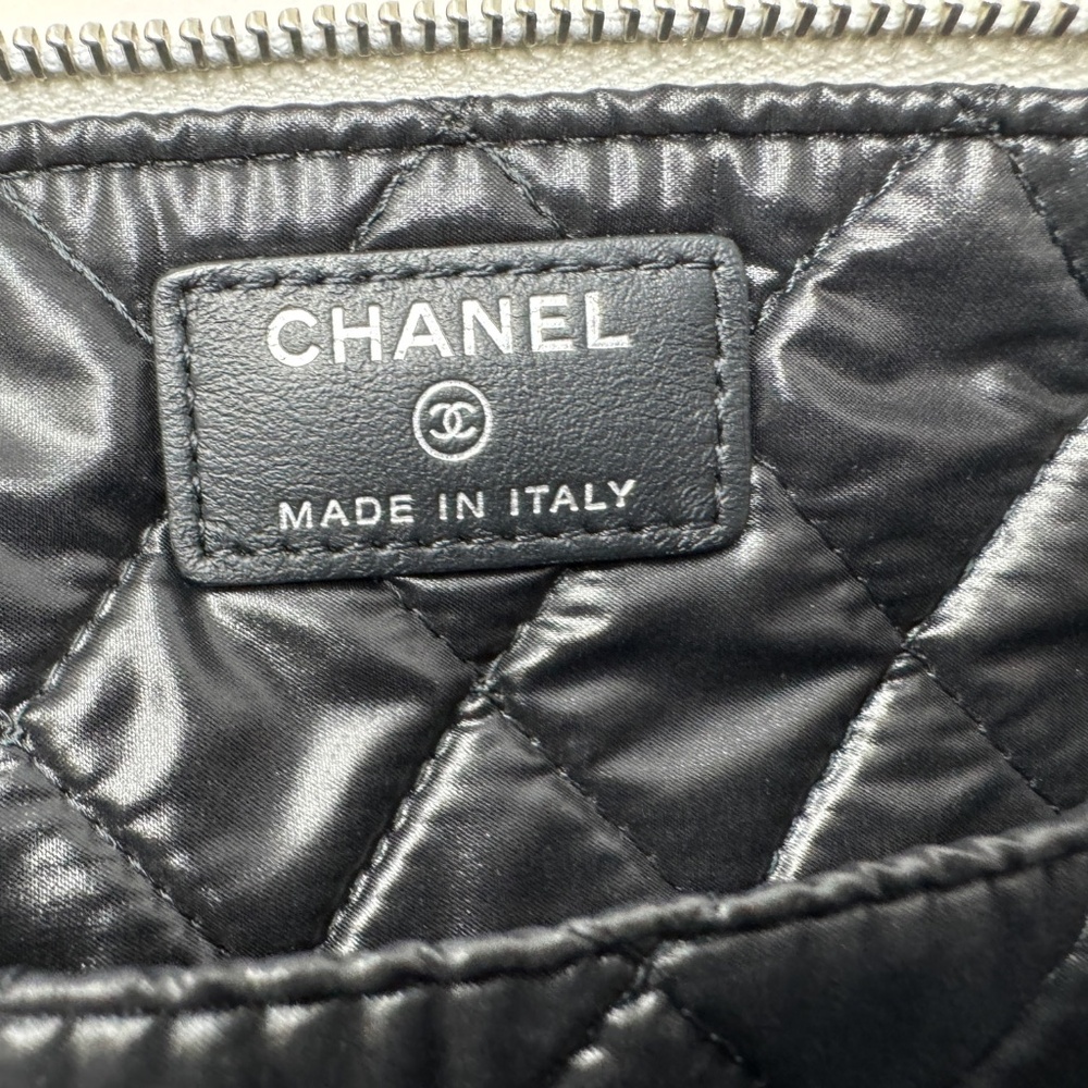 Chanel rue cambon silver clutch - Picture 9 of 11